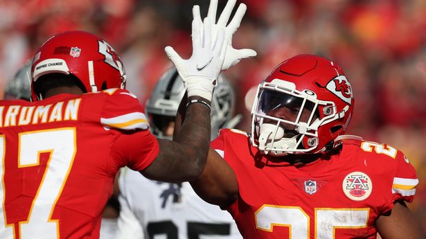 Kansas City Chiefs vaihtaa useita loistavia pelaajia etuihin